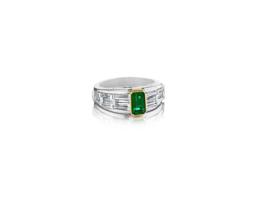 emerald-diamond-ring-high-end-jewelry-luxury-jewelry-hammerman-jewels
